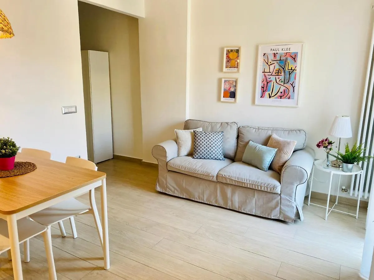 Modern City Apartment Módena 0*,  Italia